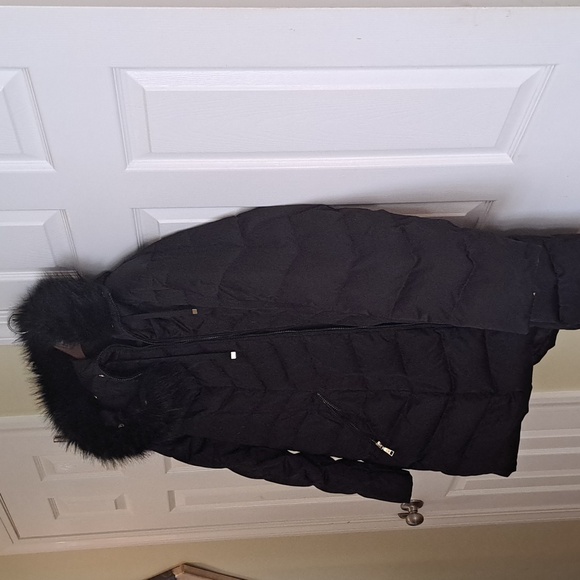 Tahari fitted Puffer - Picture 2 of 8